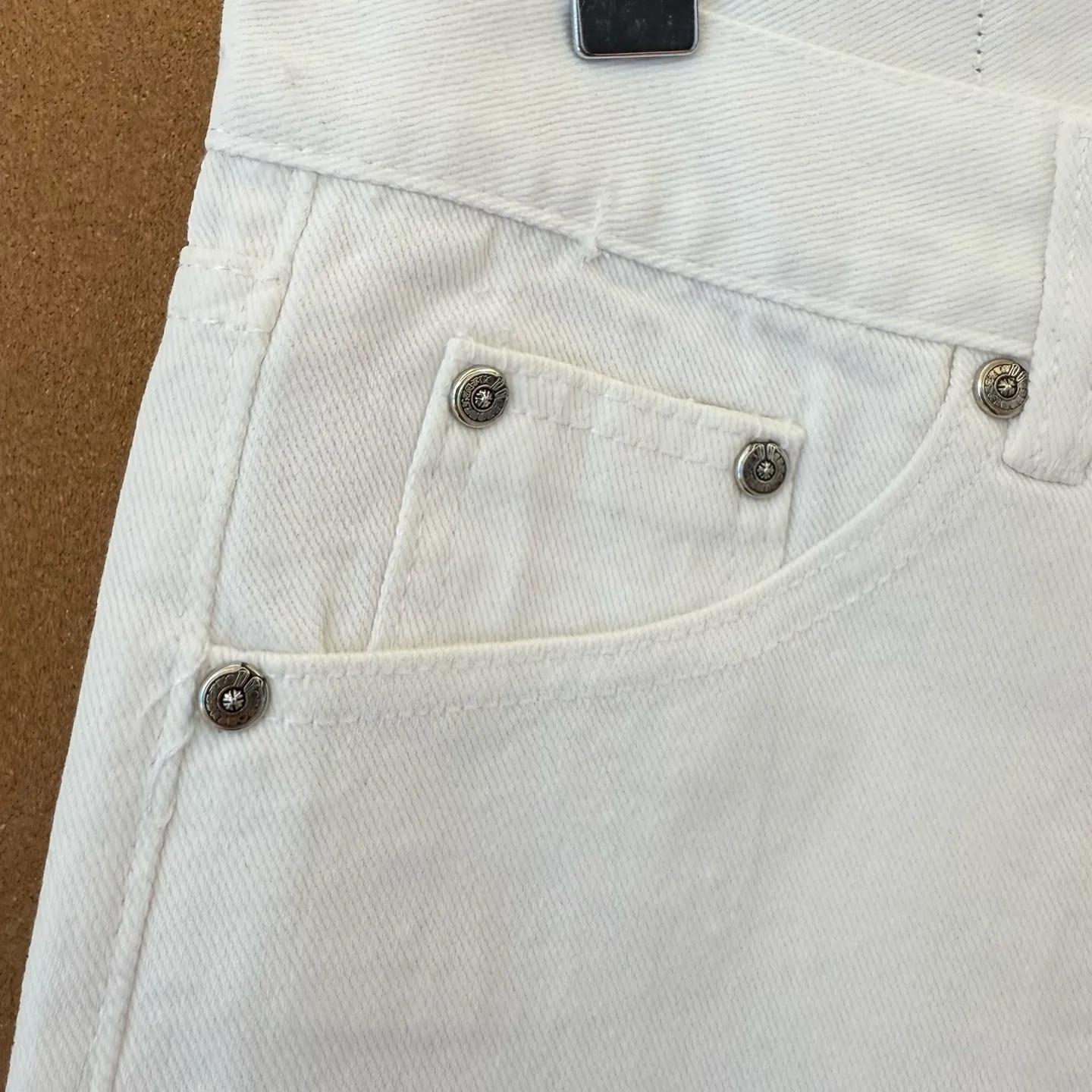 P230 Style No.: D320 Miami Exclusive｜Chrome Hearts👖Miami Exclusive pink and leather white jeans. Loose fit. The upper body does not pick on the leg shape. Very good-looking. SIZE #28 30 32 34